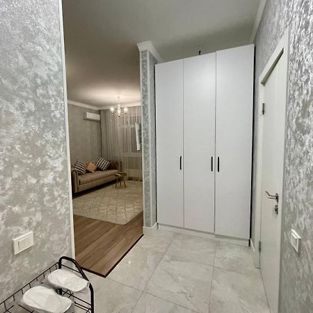 Braun Residence: Stylish Apartment Opposite Mega Alma-Ata Mall Exterior photo